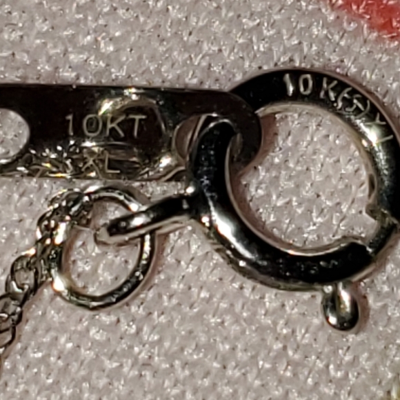 10k white gold and diamond infinity style necklace. - Picture 7 of 9